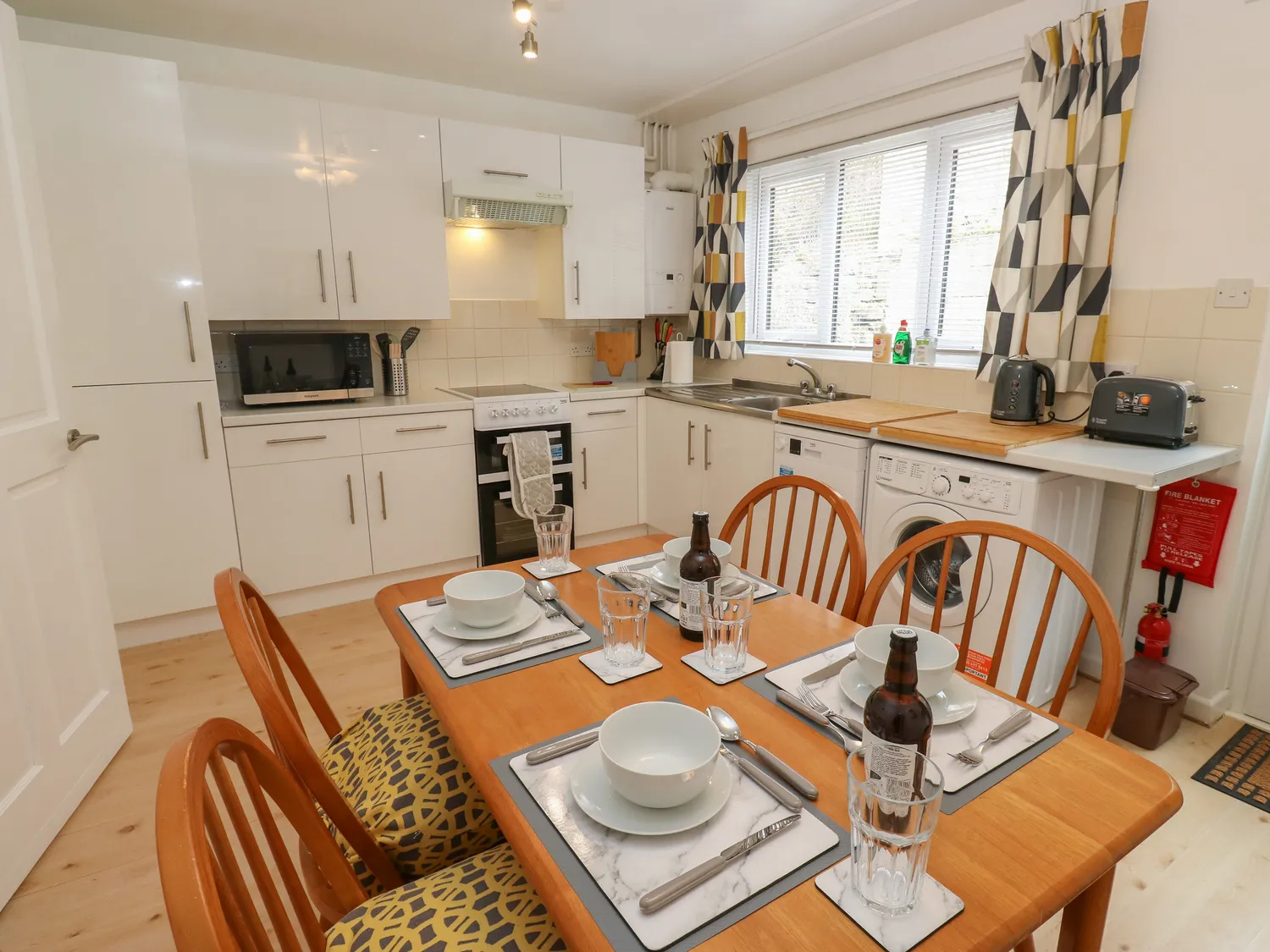 The dining area of Avaelie Too