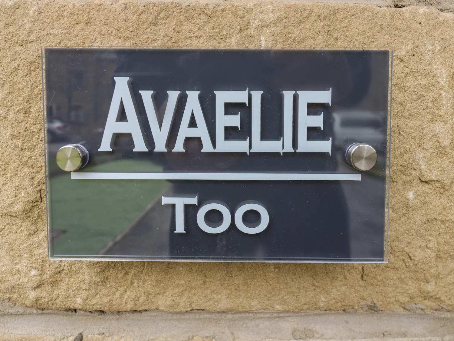 Avaelie Too's name plate
